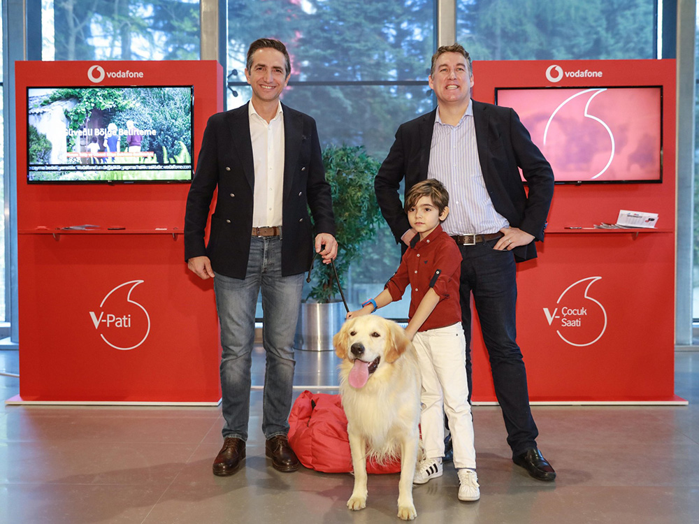 Vodafone yeni akıllı ürün ailesini Köfte ile tanıttı :)