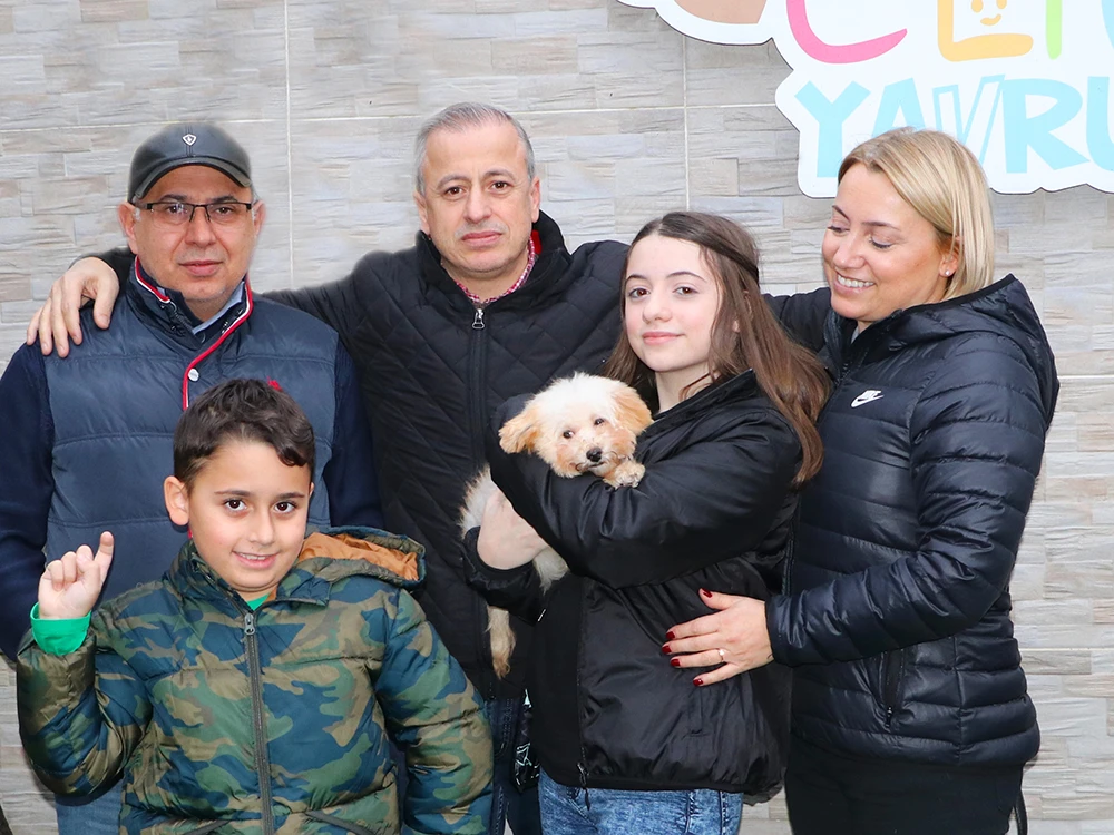 Nazan Demircioğlu ve Ailesi, Poodle yavrularına kavuştu